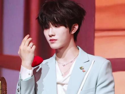 下次见面请夸夸这个年糕条!牢记年糕条花语:棱角分明 俊美细长😄#苏新皓#苏新皓生日分享会