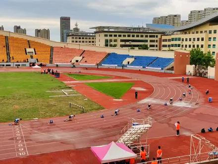 #田径邀请赛 山东短跑一哥,代辰帅,400米47.51。属实有排面