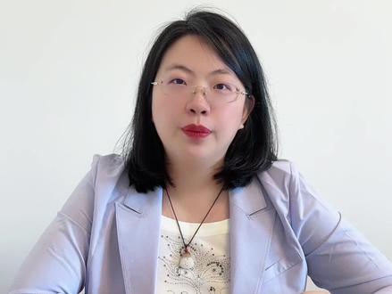 怎么判断参加的国际象棋比赛有没有含金量? 怎么判断参加的国际象棋比赛有没有含金量?
学习国际象棋一段时间后 大家就会问:
什么样的比赛更有含金量呢?
【20年+】的参赛经验告诉我,判断比赛的含金量要从以下几个角度🙋
1⃣️:看比赛能否颁发证书?
2⃣️:看证书具体是哪个单位颁发的?
还有一些参加比赛的小建议藏在视频里哦!
——--——--——--——--——--——--——--——--——--——--——-——-——--
我是丁丁老师
不仅是在教棋 更是在做教育
10年国际象棋教学经验 学员升级率95%+
可以免费测评和试听哦!
#国际象棋 #国际象棋入门 #国际象棋比赛 #国际象棋课 #国际象棋入门教程儿童