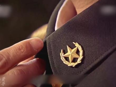 他曾三次退役,两次被紧急召回,连将军见了都要无差别敬礼 #感人故事