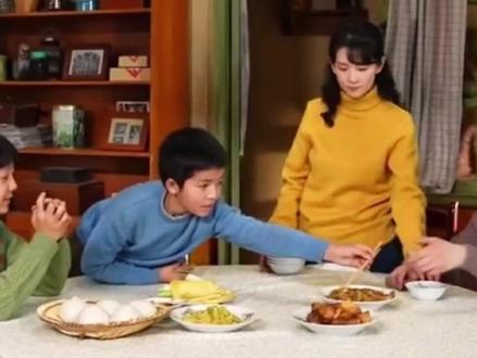 好好的时光:庄先进逆袭买大房子,众人改口叫爸妈,真是太温馨了 #好好的时光 #梅婷 #陈昊宇 #好剧推荐 #影视解说