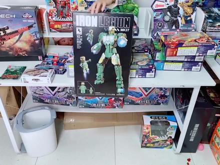 帮玩具店老板拼钢铁侠! #钢铁侠 #玩具 #积木 #机甲