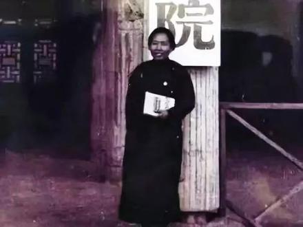 曾昭燏,南京博物院第一任院长,1964年隆冬跳塔自杀。