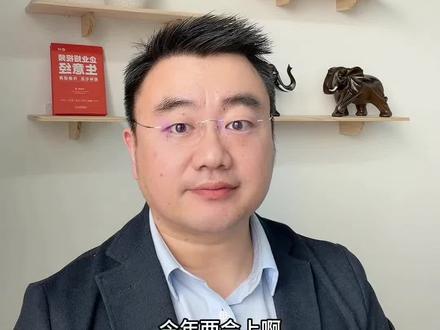 两会热议废除劳务派遣制度,它本身是灵活补充,却变成了同工不同酬,责任甩锅的工具。国家目前还没有一刀切,但在从严规范逐步回归直接用工。用工合规才是长久之道。#劳务派遣#废除劳务派遣#用工合规#小微企业#老板必看