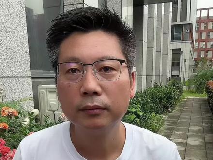 漳州杨梅泡药乱象不能只归咎农户商家,低价内卷的消费心态才是关键。大家一味追求低价、抵触高价品质,成本压力层层下压,倒逼从业者违规。消费选择影响市场走向,理性付费,才能让农产品行业良性发展。#杨梅泡药 #低价内卷 #消费降级 #食品安全 #劣币驱逐良币