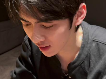 💚侯明昊的「新春派对 」 21:00准时开幕
就在【YES MORE K22】抖音直播间,限量加码宠粉礼送!送!送!
✨ 小侯抖音直播专属「新年限定」流光珍藏套卡
✨ 侯明昊【新春限定光栅大卡】
✨ 更有代言人@侯明昊Neo 亲签「新春限定惊喜福袋」
💌K22等你赴约💌
#K22品牌代言人侯明昊 #K22侯明昊 #K22草莓酸奶昔 #YESMORELOVE #BurntoGrow