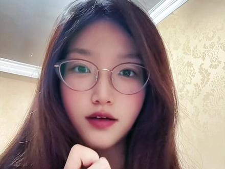 一封情书,藏两个女孩的温柔羁绊,看完心里难受又触动,你们身边有没有这种有情有义的经历?
#韩寒发抖音推荐给阿嬷的情书 #给阿嬷的情书 #电子榨菜 #生活日记 #知性