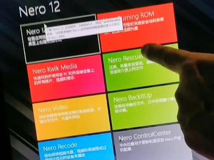 教你如何刻录光盘,先下载刻录软件,准备空白光盘放入电脑光驱,打开刻录软件,把文件从右边拖到左边,点刻录就好