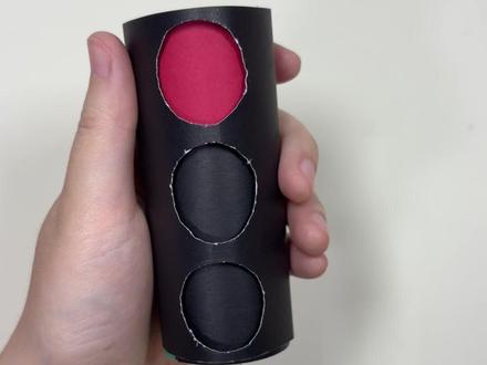 超有趣的红绿灯手工来啦! 几步就能做出可切换的红绿灯,边做边认交通信号,动手又学知识,亲子互动超合适,娃玩得开心还能涨见识~#亲子手工 #儿童创意手工 #红绿灯手工 #幼儿园手工 #启蒙早教