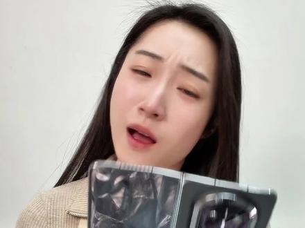 姚安娜帮老舅实现三折叠的梦想。 #HarmonyOS6 #鸿蒙越用越香