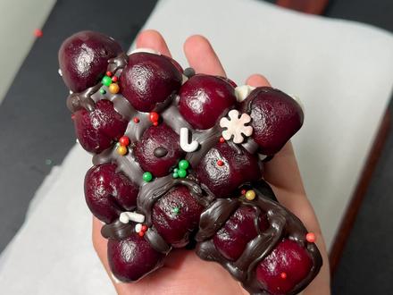 车厘子脑袋的专属幸福,车厘子巧克力酸奶砖。赶快艾特你的男朋友给你准备小小的惊喜吧。#车厘子巧克力酸奶砖#巧克力砖的天才吃法#车厘子自由 #车厘子脑袋的专属幸福