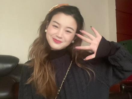 大家好~我就是大小杨哥直播间紧张到手抖的甘源品牌方小姐姐,真的很谢谢大家的宽容和喜欢💕也很谢谢大小杨哥对我的照顾#疯狂小杨哥