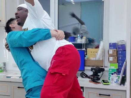 当老外来看牙,全是顺口溜.. #牙医日常 #长春看牙哪里好嘉齿口腔 @Kelvin