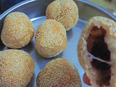 家乡味空心芝麻油糍,简单捏一捏,炸一炸,外酥里糯个个空心,你也来试试吧#美食#家常菜 @抖音小助手