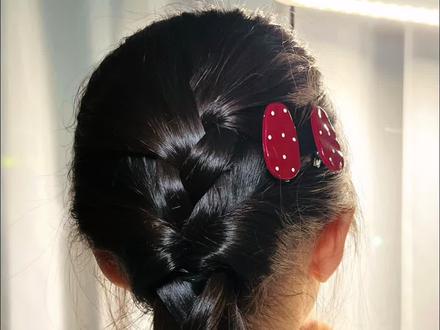 纹理感双麻花‼️超好学❗️
亲子同款发型!有女儿的看过来👧👧🥳
#简单好看编发教学 #创作者中心 #创作灵感 #手残党也能学会的编发方法 #编发简单易学