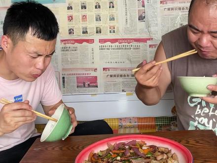 #我的乡村生活 #抖音美食推荐官 #抖音乡村生活家 #爆炒苦肠。这点苦肠味真正啊,小味地道