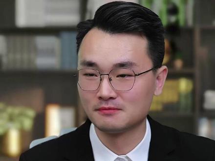 半导体板块近期持续走强,核心受益 AI 算力需求爆发 + 国产替代提速 + 行业周期回暖三重利好,AI 芯片、先进封测、半导体设备等细分领涨。
行业逻辑:AI 服务器对高端芯片、高速光模块需求激增,HBM、先进封测技术成为产业核心,供不应求态势明显;国内半导体企业在设备、材料、芯片设计等环节持续突破,政策大力支持,份额快速提升;全球半导体行业库存去化接近尾声,价格企稳回升,行业盈利拐点明确。
投资建议:聚焦半导体 ETF、AI 芯片龙头、先进封测与设备标的,仓位 1.5 成,回调低吸、波段操作。优先选择技术壁垒高、绑定头部 AI 客户、业绩开始兑现的企业,远离纯概念炒作标的。本视频只做财经知识科普,不构成任何投资建议。