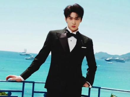 田栩宁 × 戛纳电影节红毯造型点评!#男明星 #田栩宁 #田栩宁亮相戛纳红毯