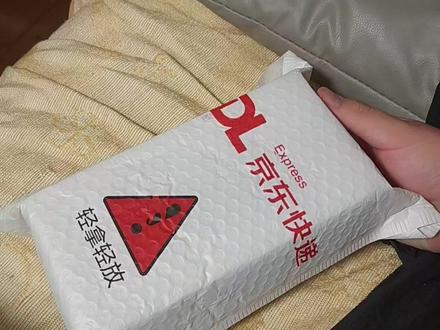 刚刚买了个一加的充电宝,准备拍个拆箱视频