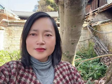 35岁的青年演员杨秀措饰演旺姆,这是高原上一位小卖店的老板,乐观坚强富足,是高原上的一道光一抹色彩#杨秀措#旺姆#杨紫#胡歌#梅婷