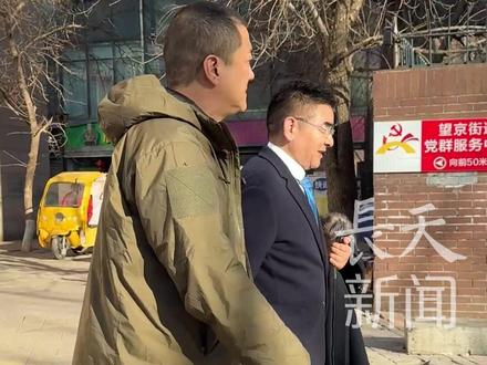 #李亚鹏与#陈光标 一同走出医院,李亚鹏当面回应记者:“心情阳光明媚!”#嫣然天使儿童医院