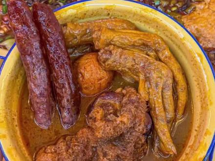 柳州虎皮鸭脚冷知识,别再问我为什么我的鸭脚不去皮!!
最外面那层特别硬的角质已经去除,虎皮鸭脚吃的就是皮,没有皮肤怎么炸出虎皮?
#螺蛳粉 #虎皮鸭爪 #真材实料才能做出好味道 #抖音美食 #夜宵