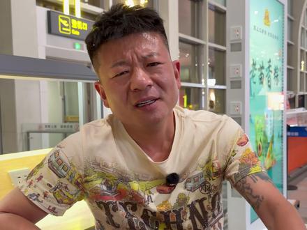 信仰≠道德绑架 餐饮人要大胆学遍天下菜 尊重每个人的信仰自由,但反对用极端思想道德绑架、强迫他人。
餐饮人就该打开格局,广泛学习各地菜系精髓,兼容并蓄,把清真菜做得更地道、更出彩。#尊重每个人的生活方式 #穆斯林 #回族 #民族团结一家亲