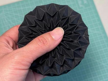 当我无聊做了个 捏捏解压魔球~~#手工diy #折纸 #摸鱼