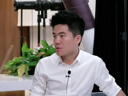 董宇辉:书是平民奢侈品,有人一身珠光宝气但看书却要租#东方甄选董宇辉