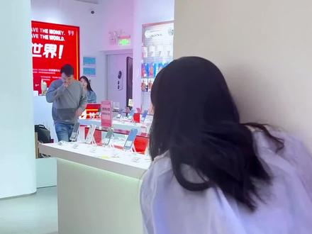 今天来店里考核@小雪店长 啦,她竟然当场表演爱如火#转转回收 #爱如火 #采访现场