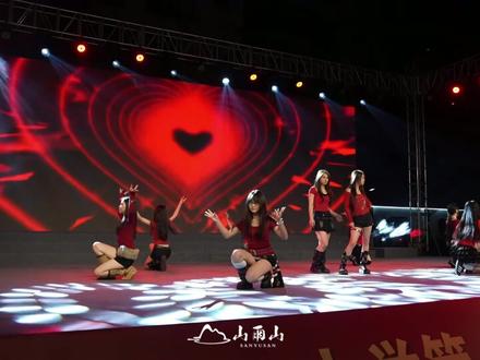 二中晚会高清版女团舞