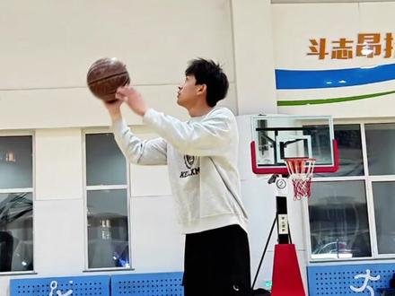 一条视频就能让你的投篮变的更加实用#篮球教学 #篮球技巧 #篮球干货