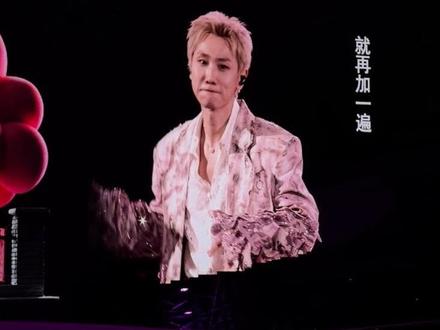 圆梦˂ᵒ͜͡ᵏᵎ 谁懂啊我说超想听左转灯⁺₊♡₊⁺ 圆梦˂ᵒ͜͡ᵏᵎ
谁懂啊
我说超想听左转灯⁺₊♡₊⁺
结果周兴哲出现在了汪苏泷演唱会上!!#汪苏泷郑州演唱会 #汪苏泷周兴哲 #汪苏泷明日世界
