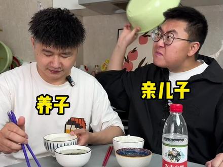 吃个饭都不老实,看我怎么收拾你