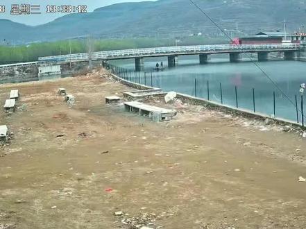 2026年3月18日13时38分许...
位于山东费县朱田镇大王庄附近的田石公路大王庄桥上出现惊险一幕,一辆大车与该桥的一次亲密接触的邂逅相遇……这“百吨王”的美名,果然名不虚传!是车的问题?还是桥的问题?欢迎网友们留言评论...