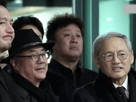 真不敢相信那个承包了我整个青春年少时的“老顽童”,真的离开了我们。真的很喜欢您塑造了顺才少爷这个角色 😭从青春年少时看到现在 韩语版国语版反反复复看 那些经典荧幕角色真的陪我吃过很多很多很多次饭🥹 以后俊河再也没有了爸爸,文姬也再没有人喂葡萄了…搞笑一家人再也聚不齐了😭每每看到屏幕里的您,永远带着慈祥的笑,眼神里满是孩童般的纯粹,那些可爱到让人会心一笑的荧幕瞬间,是我年少时光里最温暖的光。您德艺双馨,用一生诠释热爱与坚守,私下生活中的谦和善良更让人动容。往后再想起那些经典片段,想起您可爱的模样,还是会忍不住鼻酸。愿您在另一个世界依旧自在喜乐,谢谢您,用一生的温柔与热爱,照亮了我的青春岁月,永远怀念您 李顺载爷爷❤️#李顺载 #顺才