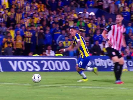 太丝滑了!宝刀未老!38岁#迪马利亚 再现写意挑射破门震撼全场,状态依旧火热#足球的魅力#阿根廷 #罗萨里奥中央 #dou来足球季