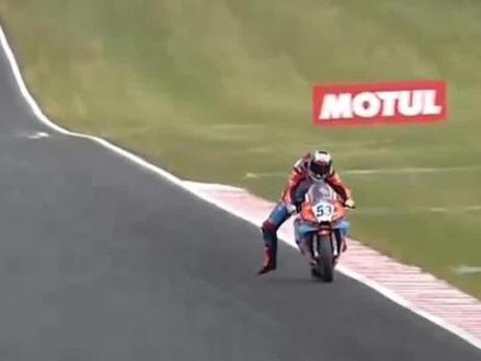 张雪机车捷克站上演“过山车” #张雪机车 #摩托车比赛 #WSBK