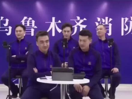 好笑的是陈小春李承铉说完之后 张智霖竟然对自己的普通话产生了自信:“很简单的”!#陈小春张智霖李承铉念烫嘴消防绕口令 #娱乐评论大赏