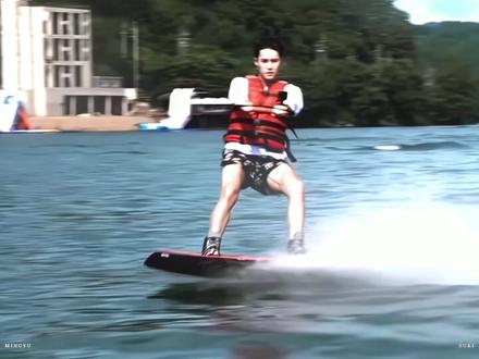 就快到冲浪的季节了#金珉奎#mingyu