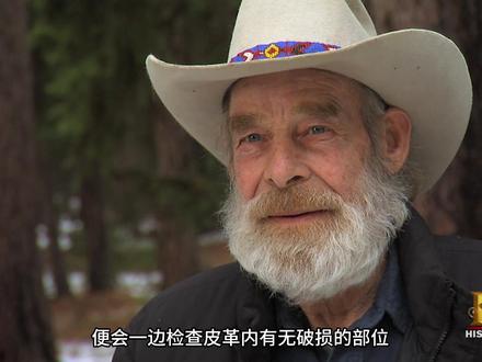 动物的大脑中含有一种天然的油脂,是起到软化皮革的关键作用 #匠人精神 #老手艺 #原始技术 #制皮 #山地硬汉