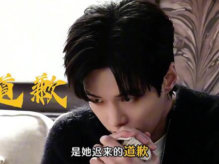 深扒结局这些细节,才看懂靳朝弥补的遗憾。从靳朝视角看懂他内心 的无措,才理解他选择消失六年的默默付出。姜暮和靳朝终于和好,大婚这天靳朝像打了胜仗一样,从心理学分析才能看懂,为什么靳朝非姜暮不可,为什么姜暮只爱靳朝。结局太圆满。#双轨 #虞书欣 #何与