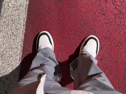 FindX8Ultra影像对比FindX9pro,区别大吗?
#findx8ultra 和#FindX9pro 已经一起使用一段时间啦!
很多伙伴纠结怎么选,这个视频简单对比了一下傍晚的样张(因为白天其实差不多,看不出优劣)
具体感受就是介于白天和夜晚光线情况下的场景,X8U更加稳定和自然,暗部细节更好,而X9P的色彩更好看,但暗部细节有噪点,明显是能感觉到#Oppo 还没有调好
X9pro的优势,但是作为OTA之神的#coloros16,这个相信很快就能解决,其实目前来看,画质也算很不错了!
下期会再对比一轮夜间的测试,看夜间的区别和视频录制的区别!目前画质上来看,Ultra 还是 Ultra!#摄影构图