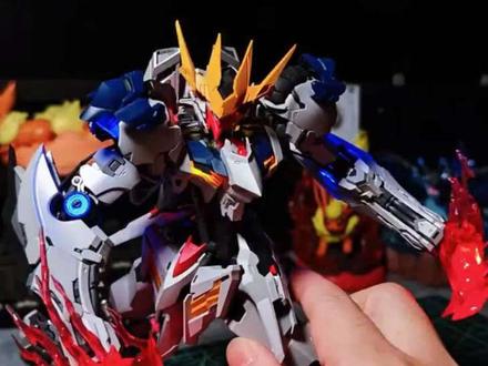 实现双形态灯效,沃尔夫科技狼王巴巴托斯加灯教程#高达模型 #巴巴托斯 #拼装模型 #沉浸式模型拼装