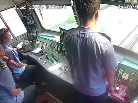 QC会顶不能顶,停机停车不能随便停,旅客至上,人民至上。#铁路 #内燃机车 #机务 #火车司机