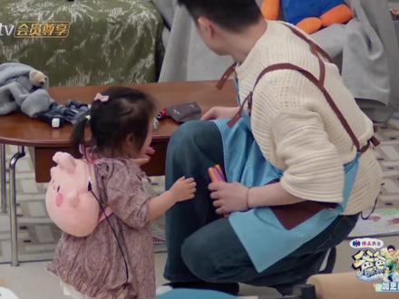 好小一只,走起路来一登一登的#乐悠亦安 #闫涵 #爸爸当家5