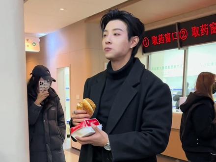 拍戏真的辛苦,这给马小宇饿的,吃的太man了#马小宇@马小宇