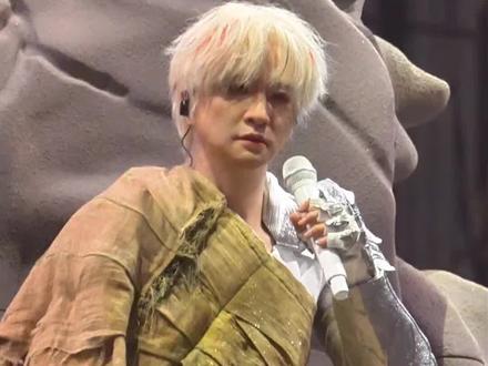 机器人代替薛之谦上台?这造型太绝了!氛围感拉满,现场直接封神✨🔥 #薛之谦演唱会 #神级现场 #薛之谦天外来物巡回演唱会