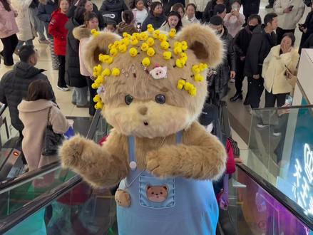 多一点善意 多一点爱 这是一条没剪辑的视频 能更直观的让小宝们看到暴暴的样子 这条视频做表情包素材叭!#暴暴熊 #毛绒玩偶 #也太可爱了吧