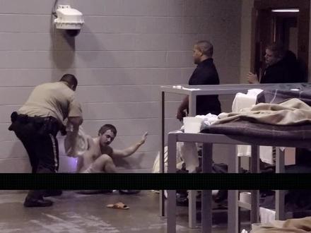 7位普通人去监狱做卧底,军人轻松获得信任,教师被犯人识破身份#纪录片看世界 #社会 #纪实